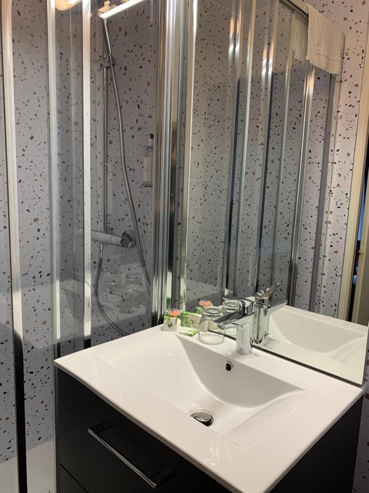 Hotel Ambassadeur - Port De Plaisance 3*