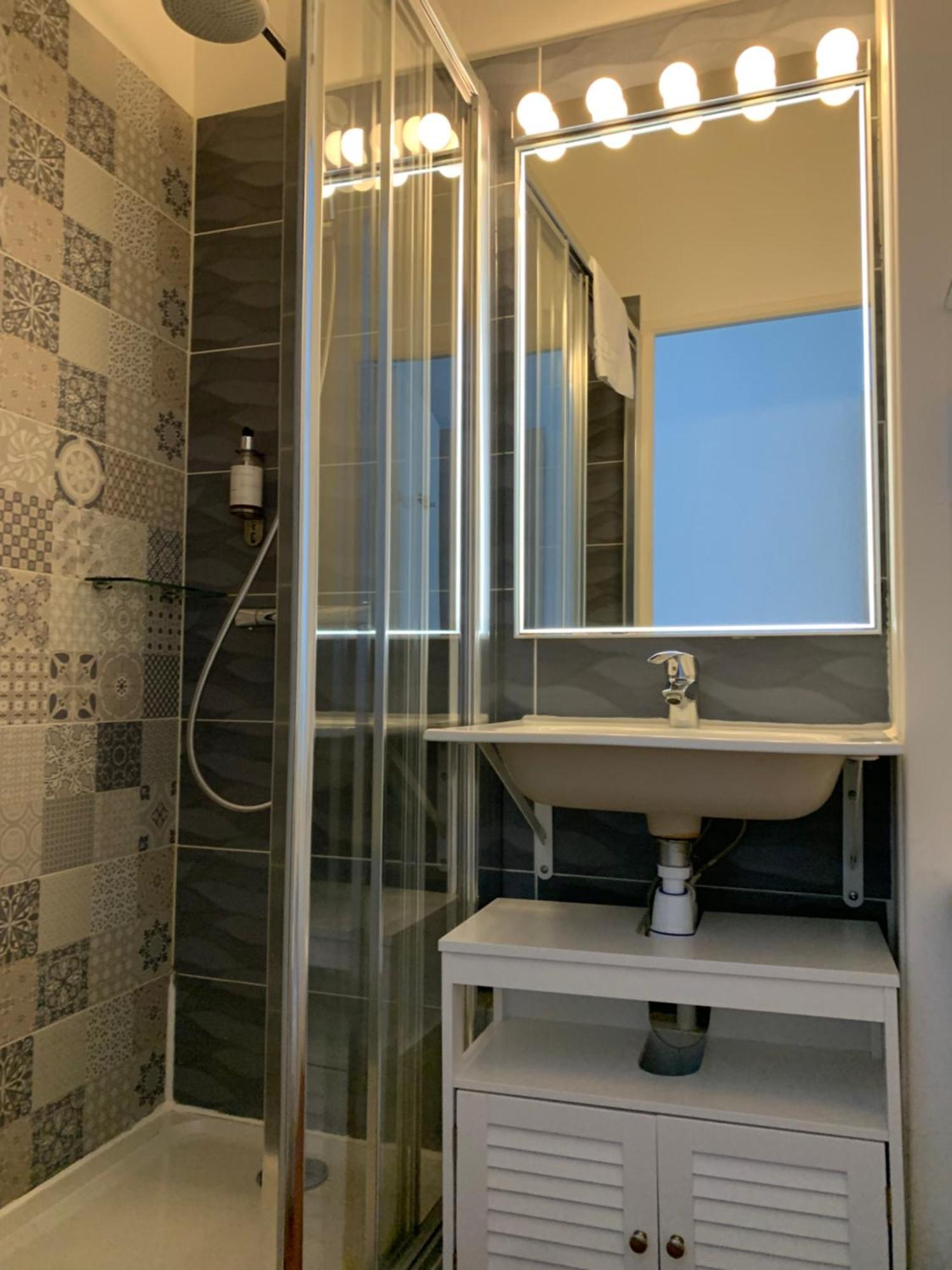 Hotel Ambassadeur - Port De Plaisance 3*