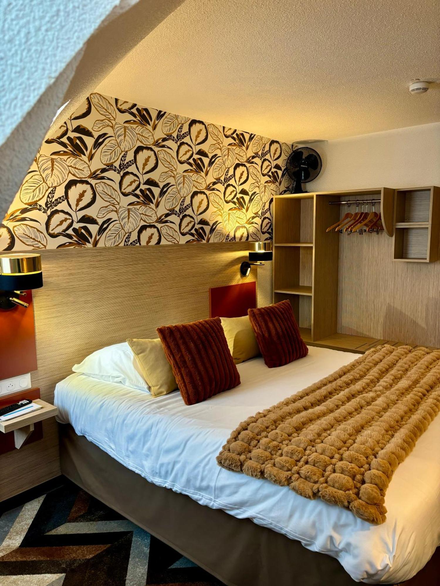 Ambassadeur - Port De Plaisance Hotel
