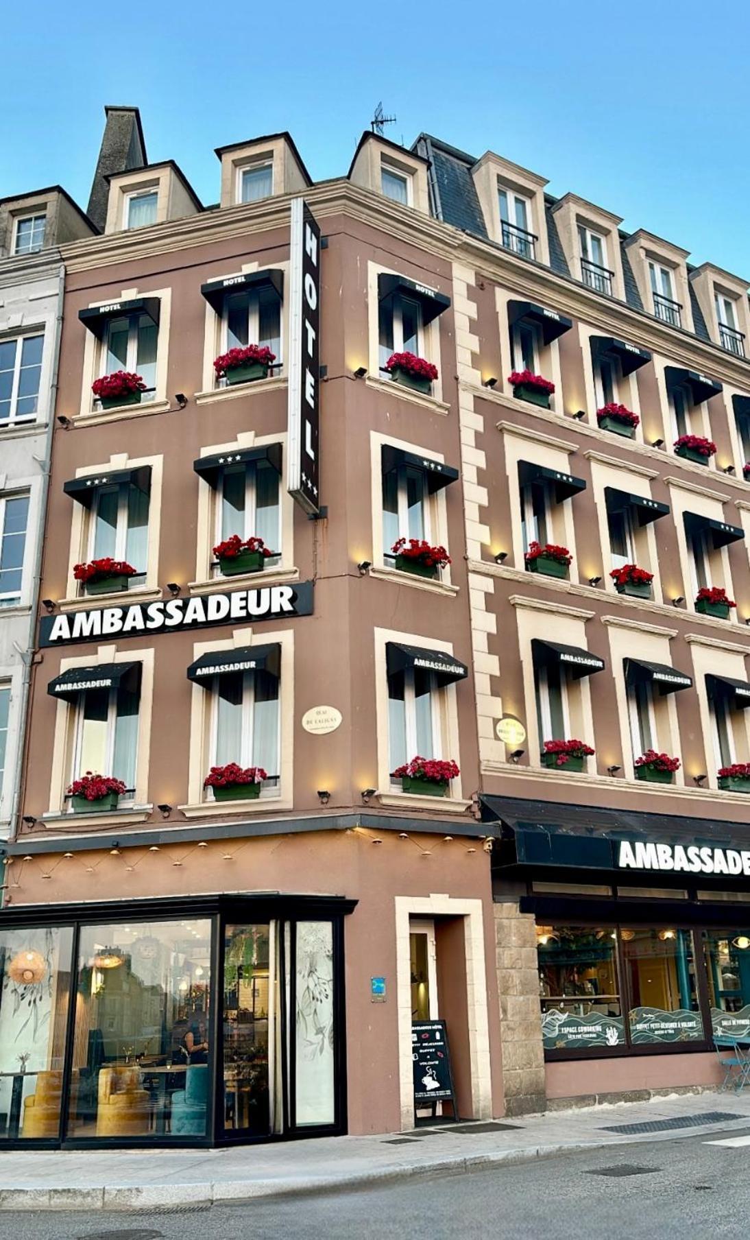 Ambassadeur - Port De Plaisance 3*